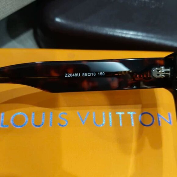 Louis Vuitton Sunglasses | Black Frame | Gradient Brown Lenses | Oversized Cat-E - Picture 4 of 5